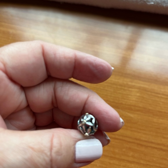 Pandora's Stella Star charm - RETIRED - Picture 7 of 14